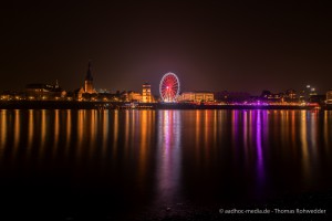 Düsseldorf bei Nacht auf den Rheinwiesen • Fotograf Kiel ©Foto: aadhoc-media.de • Thomas Rohwedder