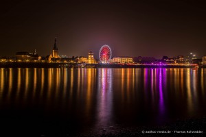 Rheinüfer in Düsseldorf bei Nacht an den Rheinwiesen • Fotograf Kiel ©Foto: aadhoc-media.de • Thomas Rohwedder