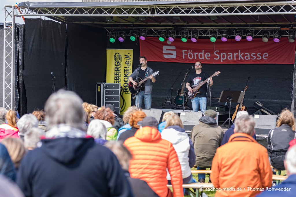 Ascheberg rockt am 1. Mai mit buntem Programm zum 14. Maibaumfest - hier stehen Dennis & Jan auf der Bühne. • ©aadhoc-media.de • Thomas Rohwedder